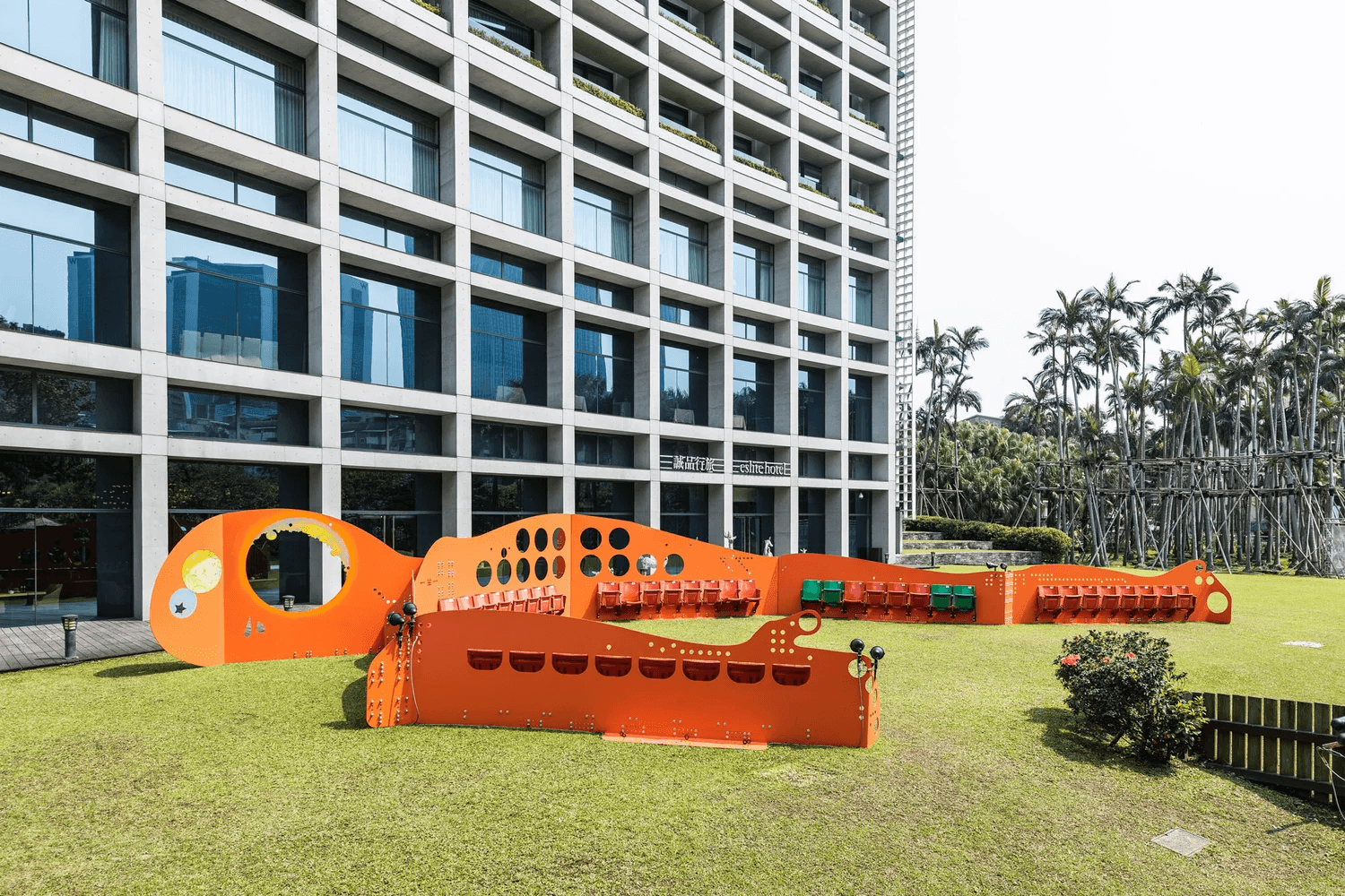 李承亮_巨人的很多椅子02