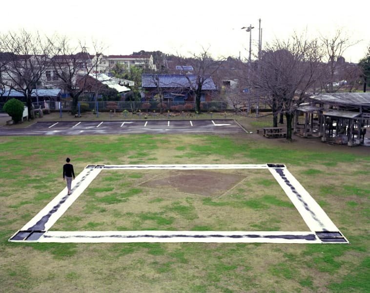 758px-Walking2_7_11cm