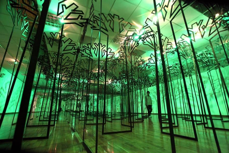 渾厚與輕盈之間（後改名：自然與工業之間）