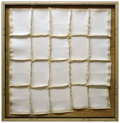 物的理│用白色底膠塗抹20張素帆布再縫併成一塊畫面