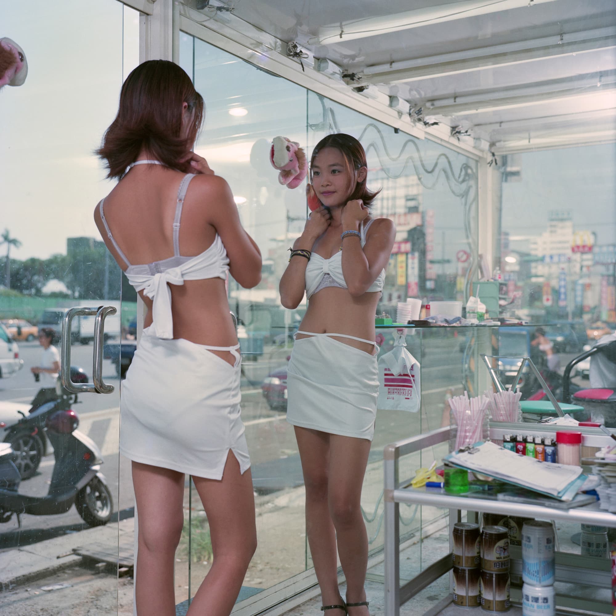 片刻濃妝：檳榔西施