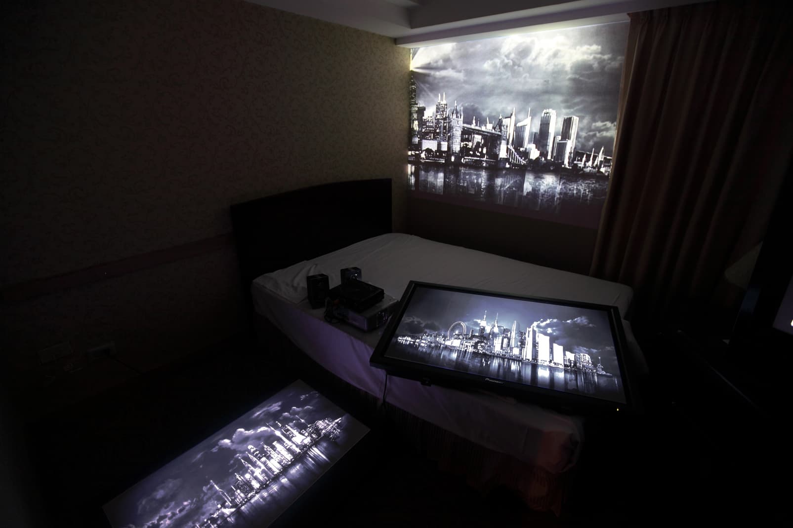 裝置圖檔-三頻道數位錄像展場裝置照03