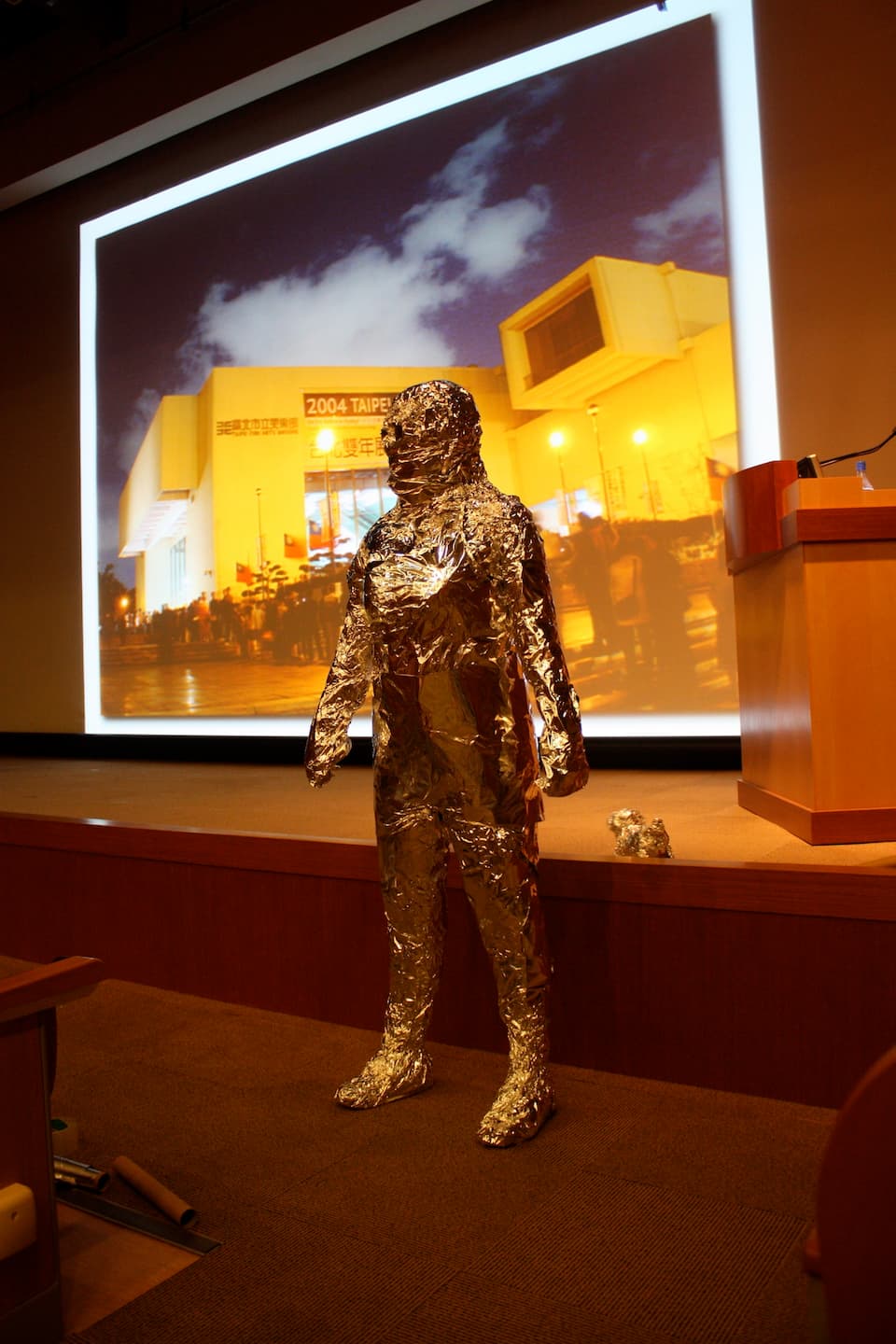 YCI-TWT-08宇中怡-事件中的事件：錫箔人-08