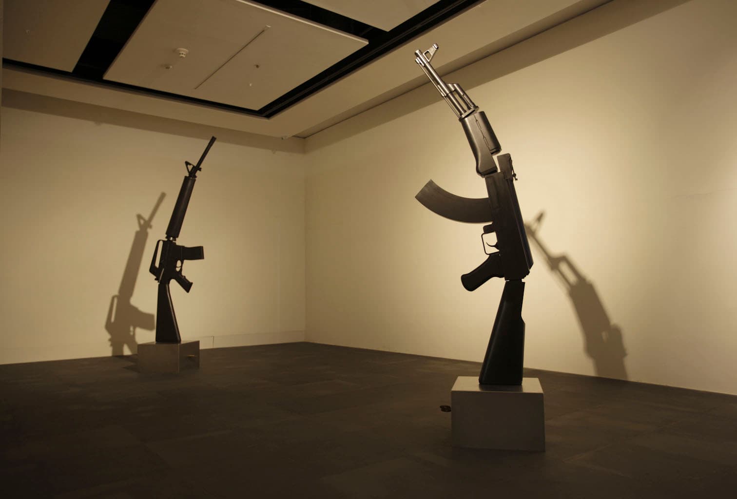 疲軟世界–M16 & AK47