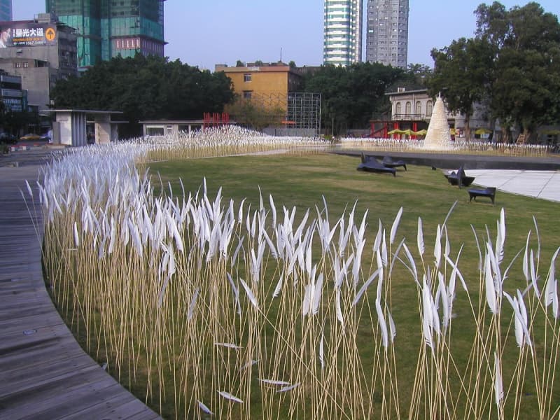 白色聖誕戶外裝置展