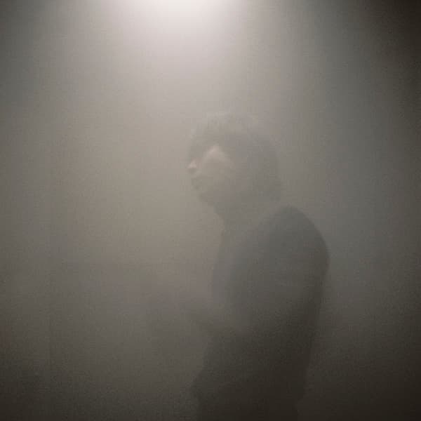 飛在八立方米的十二公斤粉末