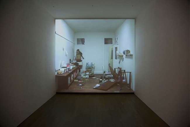 工作室中的麻雀