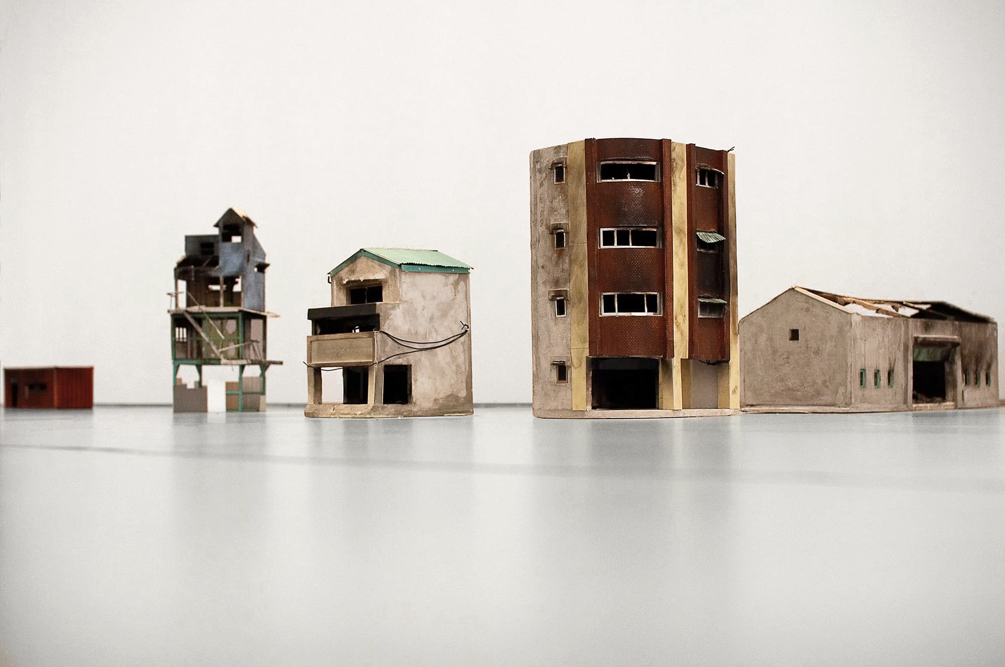 蔡先生的老家、公寓、工廠、鴿舍與貨櫃屋