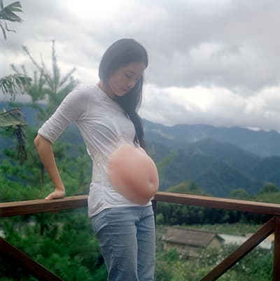 她的身體長著一片風景