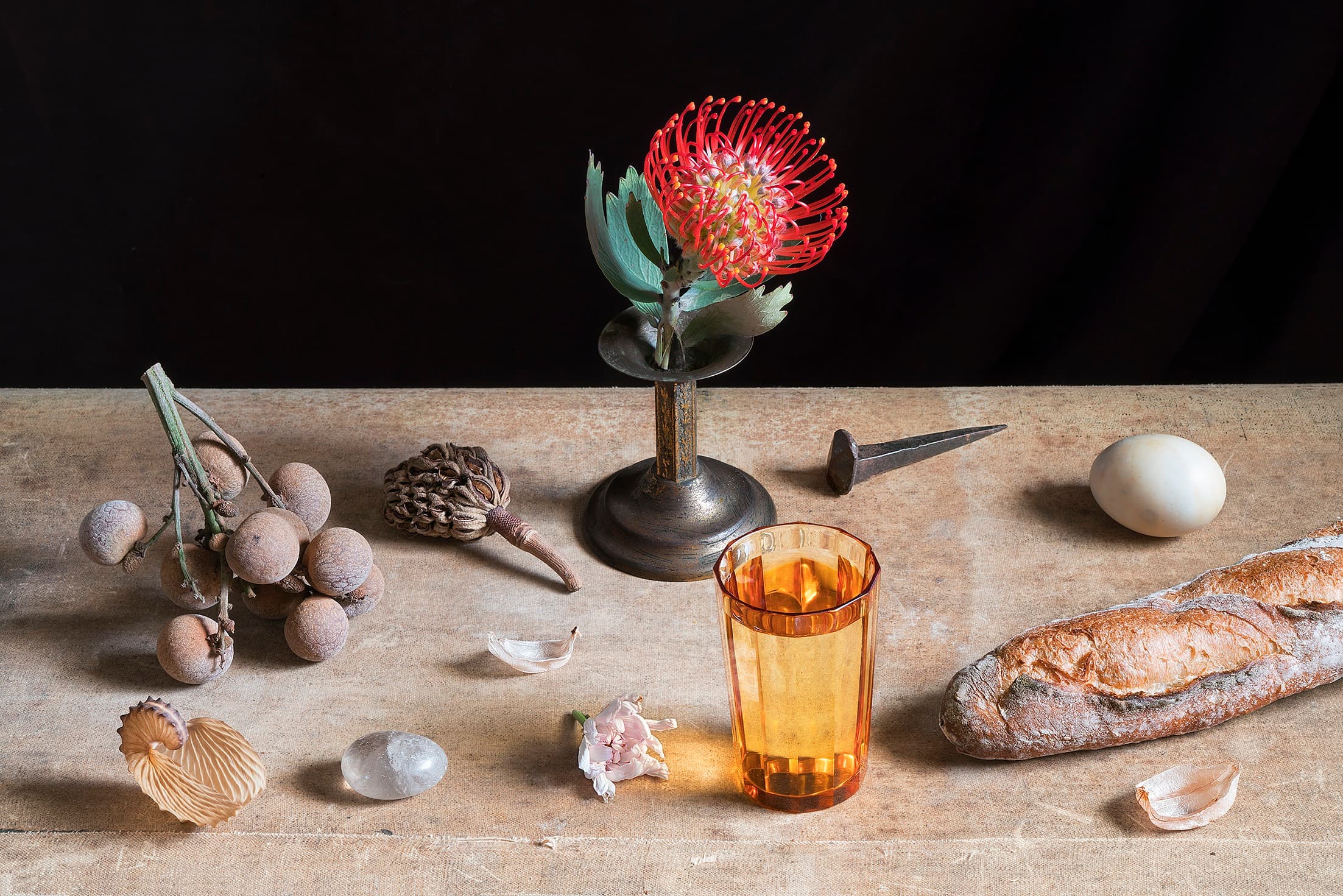 有釘子的靜物之一