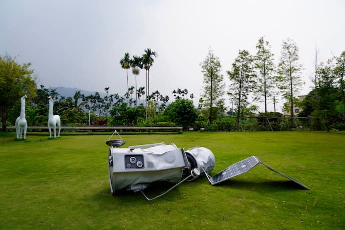 摔壞的人造衛星