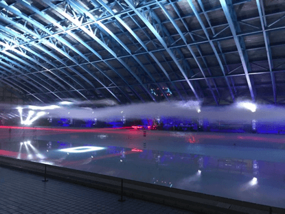 泳池上的一朵雲2