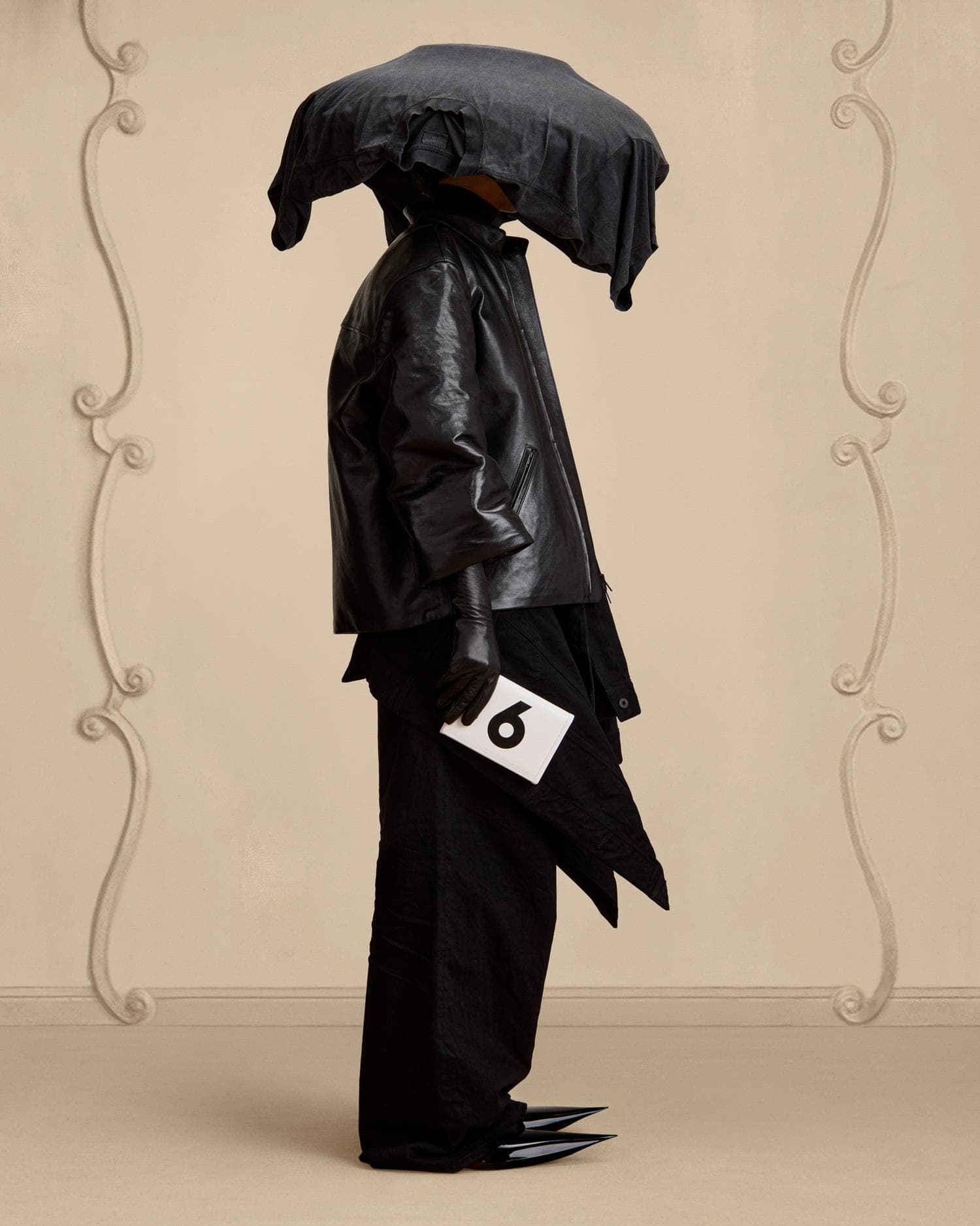 T-shirt hat for Balenciaga 53rd Couture Collection Look 6