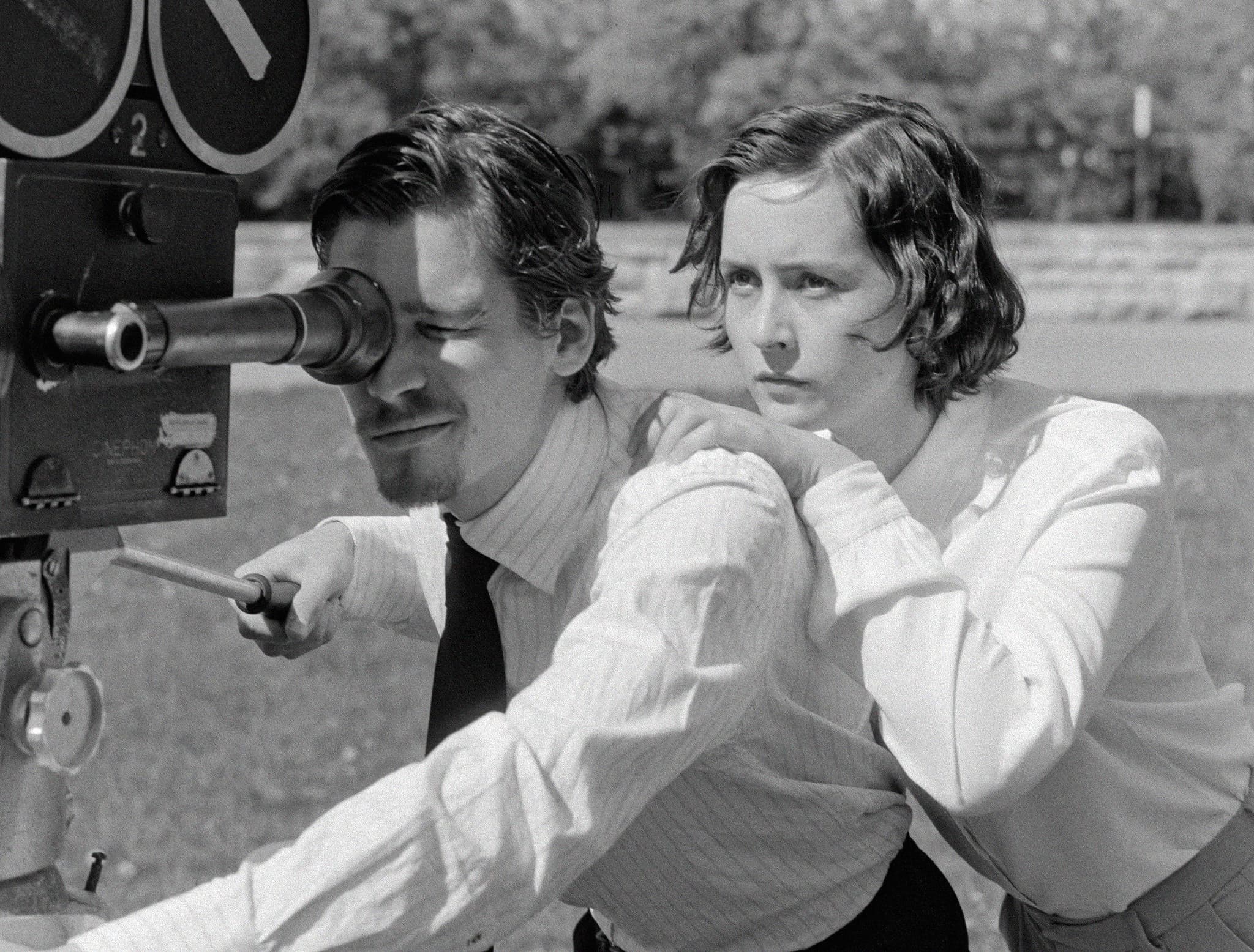 攝  像  機  （36）