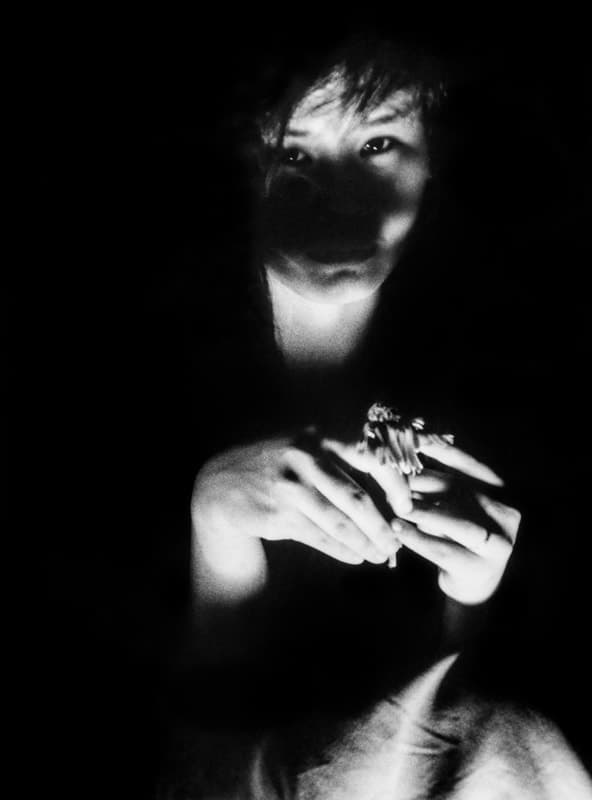 陷入黑色低潮的女人